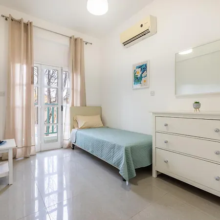 Pageant Homes Apartament *
