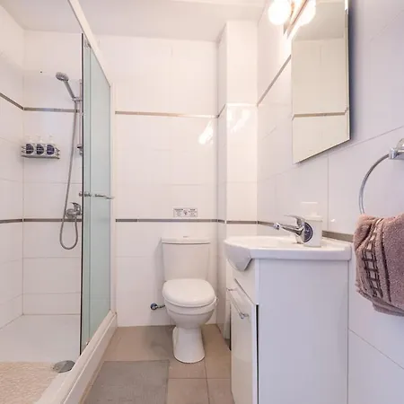 Pageant Homes شقة