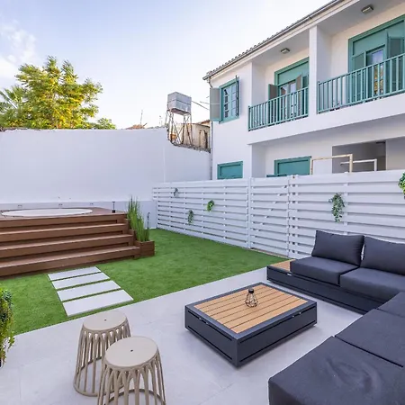 דירה Pageant Homes